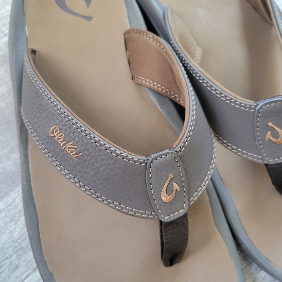 OluKai Ohana Flipflops - Picture 2 of 5